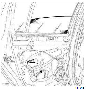 Renault Clio. Rear side door sliding window: Removal - Refitting