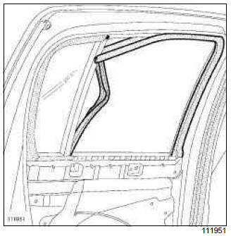 Renault Clio. Rear side door sliding window: Removal - Refitting