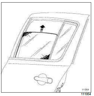 Renault Clio. Rear side door sliding window: Removal - Refitting