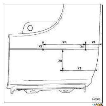 Renault Clio. Front wing