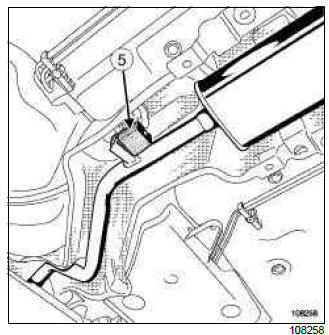 Renault Clio. Fuel tank: Removal - Refitting