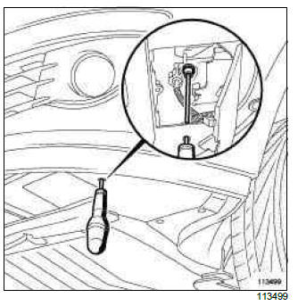 Renault Clio. Front fog light: Removal - Refitting