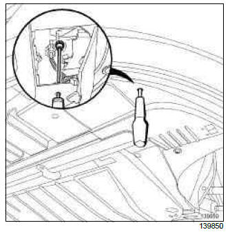 Renault Clio. Front fog light: Removal - Refitting