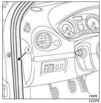 Renault Clio. Heating resistor relays: Removal - Refitting