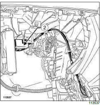 Renault Clio. Heating resistor relays: Removal - Refitting
