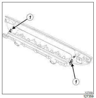 Renault Clio. High level brake light bulb: Removal - Refitting