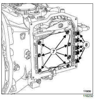 Renault Clio. Hydraulic distributor: Removal - Refitting