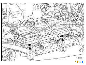 Renault Clio. Injector rail - Injectors: Removal - Refitting