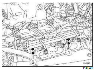 Renault Clio. Injector rail - Injectors: Removal - Refitting