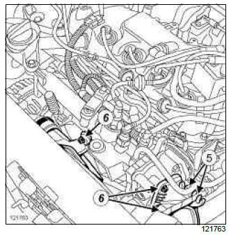 Renault Clio. Injector rail - Injectors: Removal - Refitting