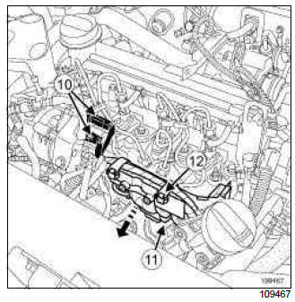 Renault Clio. Injector rail: Removal - Refitting