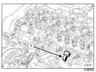 Renault Clio. Rail pressure sensor: Removal - Refitting