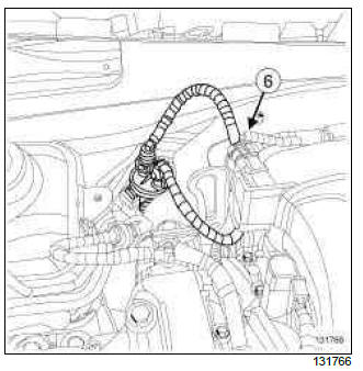 Renault Clio. Inlet distributor: Removal - Refitting