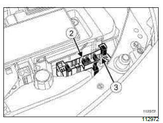 Renault Clio. Inlet distributor: Removal - Refitting