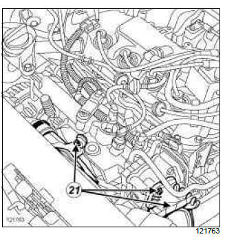 Renault Clio. Inlet distributor: Removal - Refitting