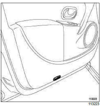 Renault Clio. Lower door light: Removal - Refitting