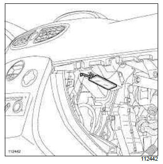 Renault Clio. Storage compartment light: Removal - Refitting