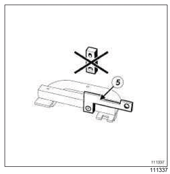 Renault Clio. Timing belt: Removal - Refitting