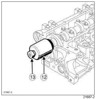 Renault Clio. Rocker cover: Removal - Refitting