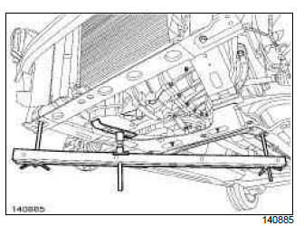 Renault Clio. Cylinder head: Removal - Refitting