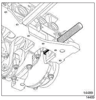 Renault Clio. Timing belt: Removal - Refitting