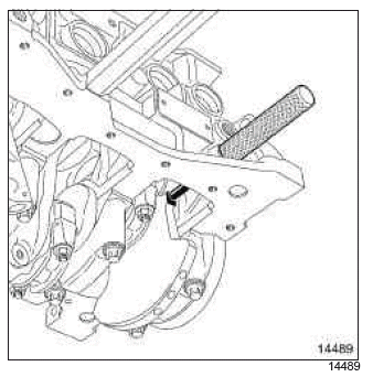 Renault Clio. Timing belt: Removal - Refitting