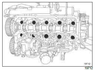 Renault Clio. Cylinder head: Removal - Refitting
