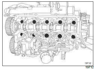 Renault Clio. Cylinder head: Removal - Refitting