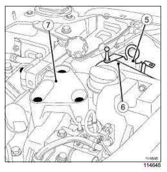 Renault Clio. Brake servo