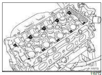 Renault Clio. Cylinder head: Removal - Refitting