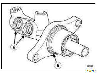 Renault Clio. Master cylinder