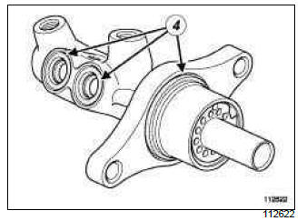 Renault Clio. Master cylinder