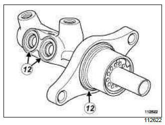 Renault Clio. Master cylinder