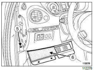 Renault Clio. Parking distance control