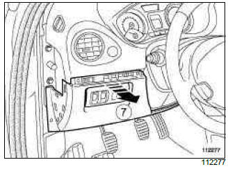 Renault Clio. Parking distance control