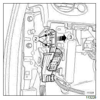 Renault Clio. UCH: Removal - Refitting