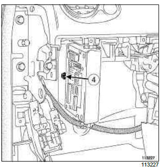 Renault Clio. UCH: Removal - Refitting