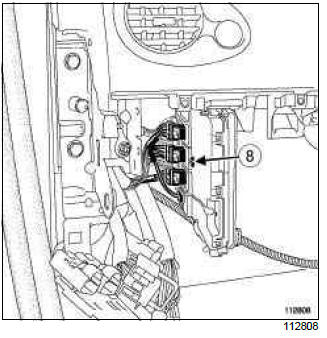 Renault Clio. UCH: Removal - Refitting