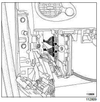 Renault Clio. UCH: Removal - Refitting