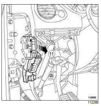 Renault Clio. UCH: Removal - Refitting