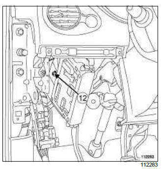Renault Clio. UCH: Removal - Refitting