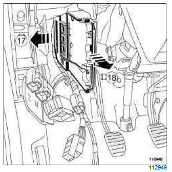 Renault Clio. UCH: Removal - Refitting