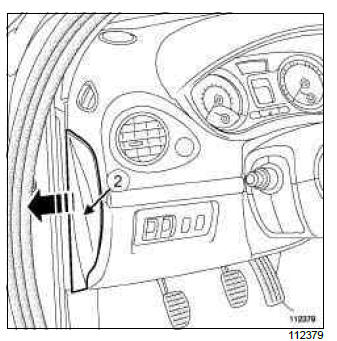 Renault Clio. Passenger compartment fan assembly control unit: Removal - Refitting