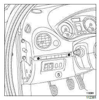 Renault Clio. Passenger compartment fan assembly control unit: Removal - Refitting