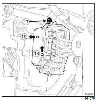 Renault Clio. Passenger compartment fan assembly control unit: Removal - Refitting