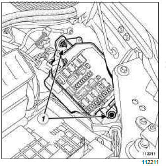 Renault Clio. Pump assembly: Removal - Refitting