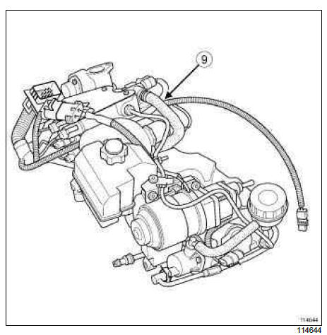 Renault Clio. Pump assembly: Removal - Refitting