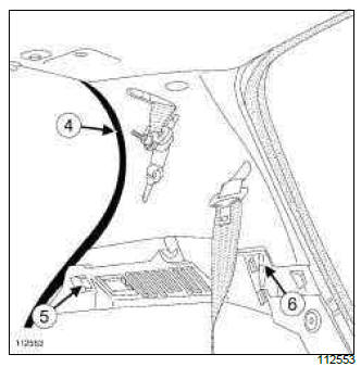 Renault Clio. Quarter panel trim: Removal - Refitting