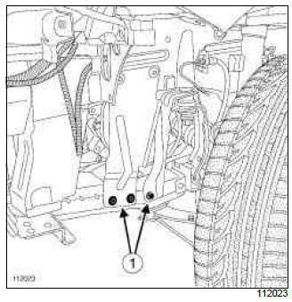 Renault Clio. Radiator mounting cross member