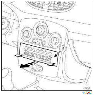 Renault Clio. Radio: Removal - Refitting